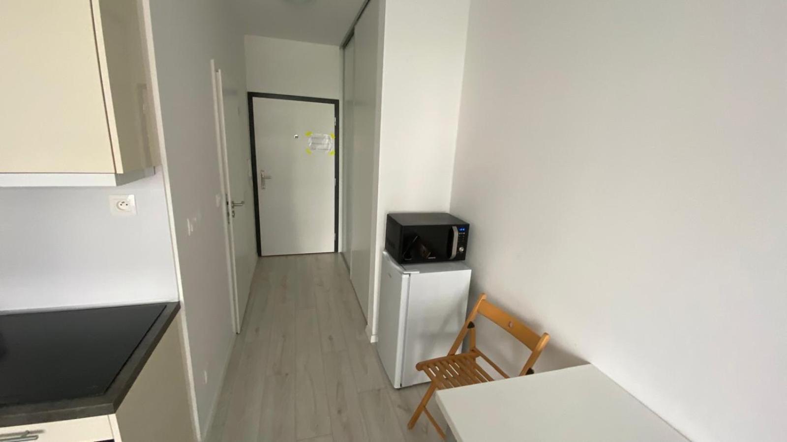 1 Room Apartment With Terrace, Slnecnice Bratysława Zewnętrze zdjęcie